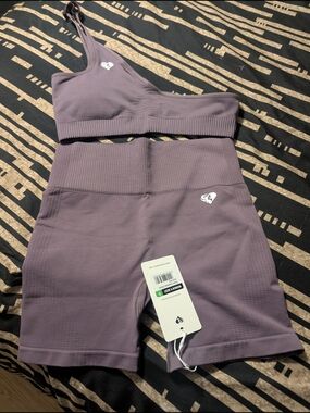 Seamless Two-Piece Workout Set in Dusty Mauve